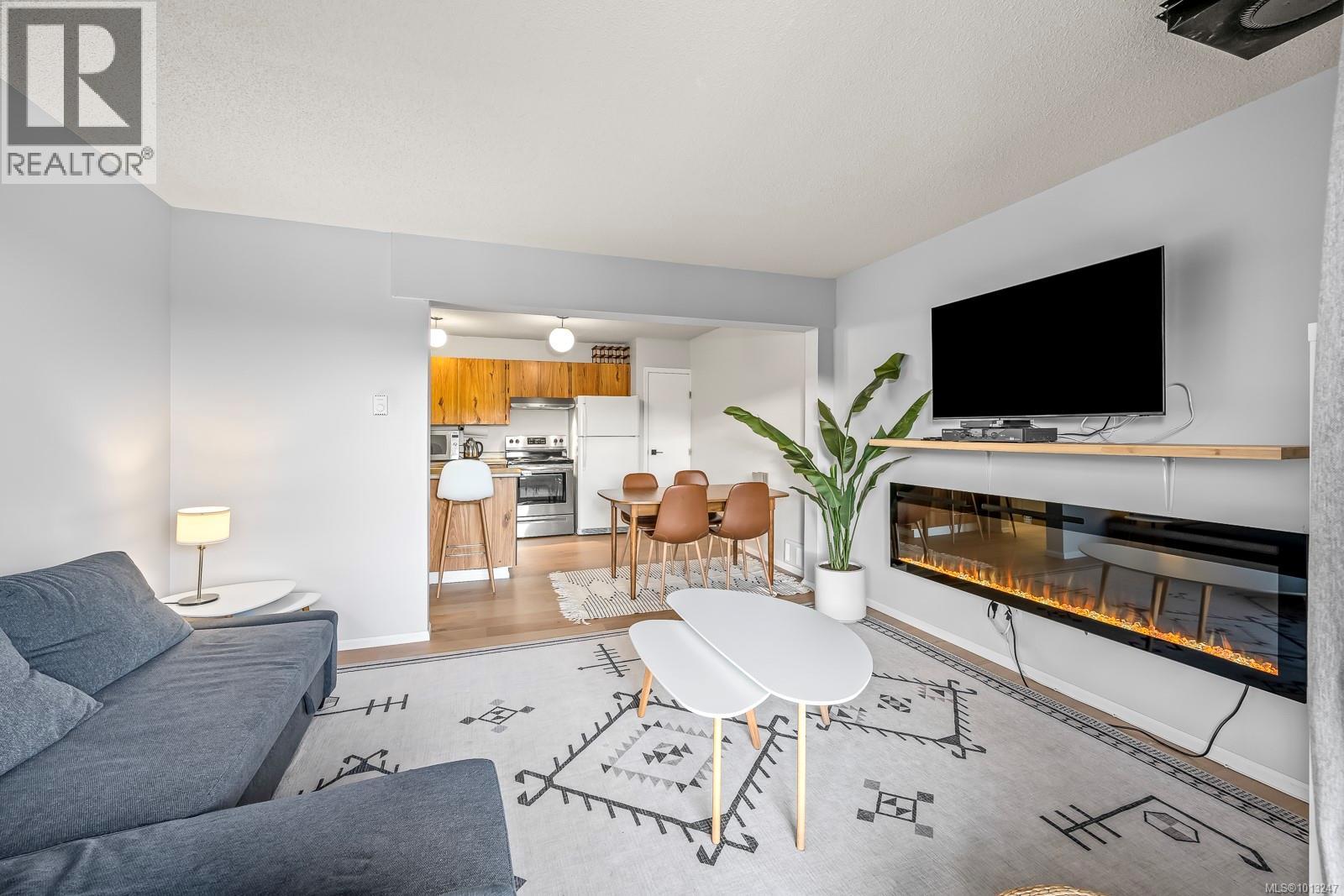 303 695 Castle Crag Cres, Courtenay