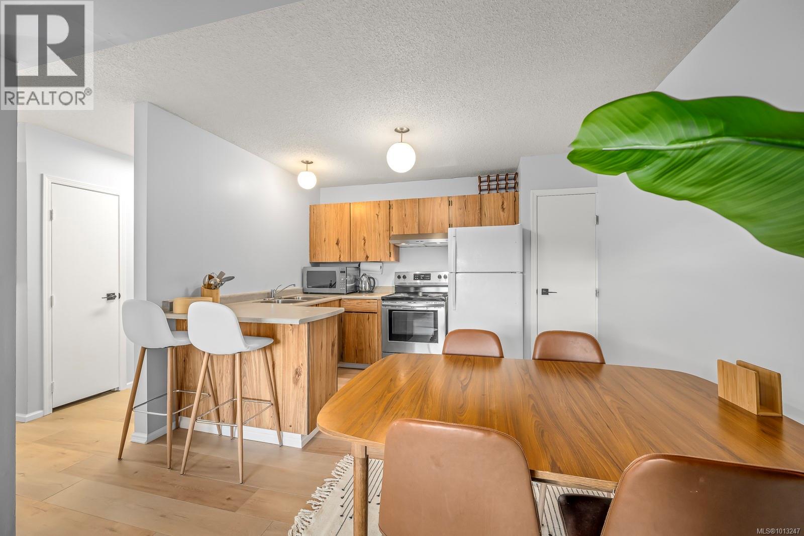 303 695 Castle Crag Cres, Courtenay