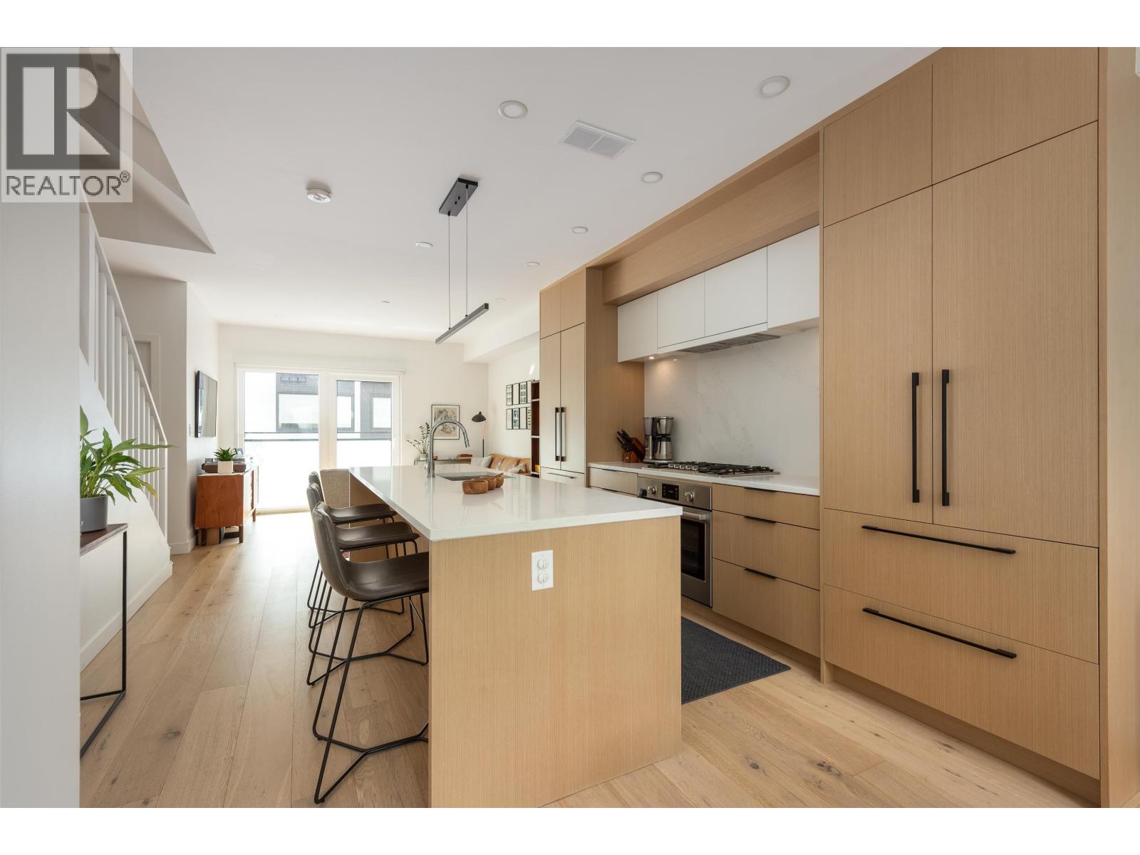 123 649 E 3RD STREET, North Vancouver