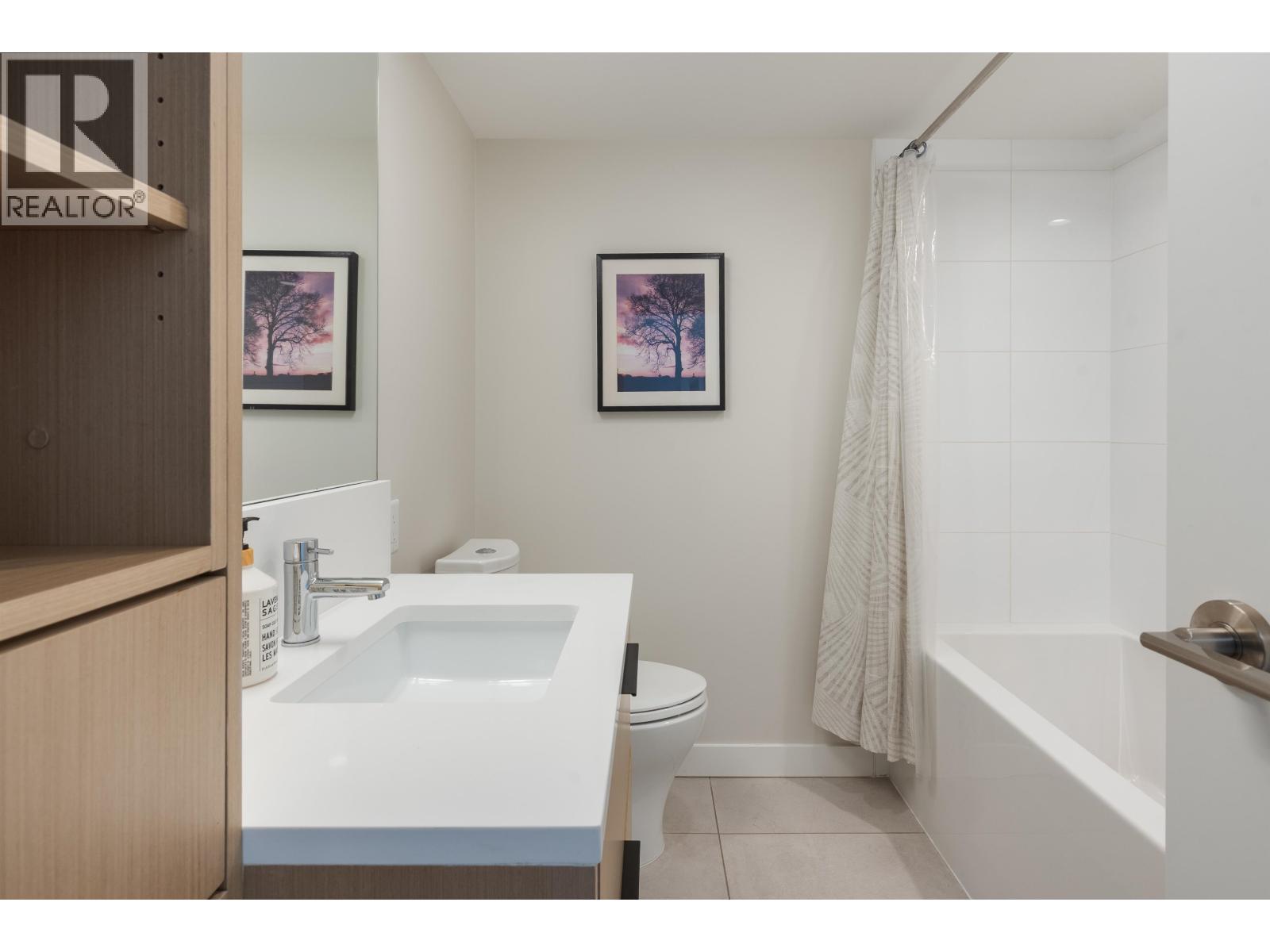123 649 E 3RD STREET, North Vancouver
