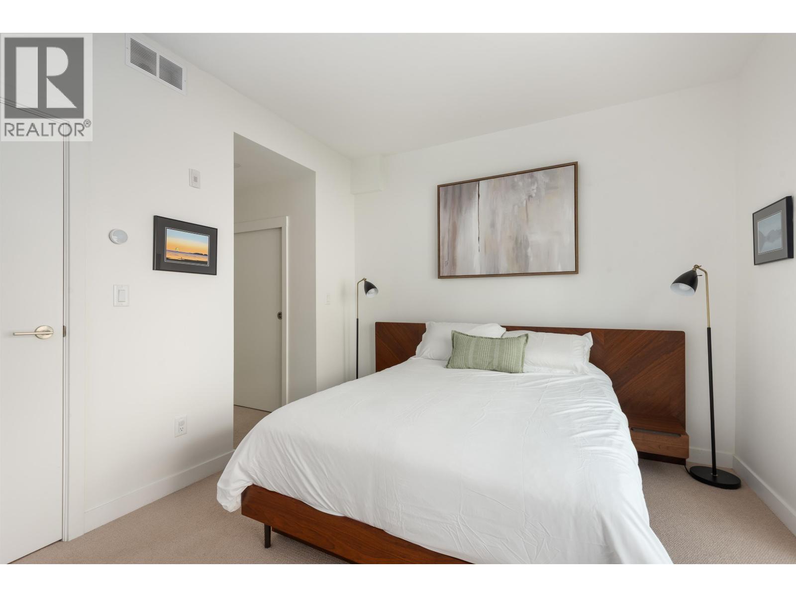123 649 E 3RD STREET, North Vancouver