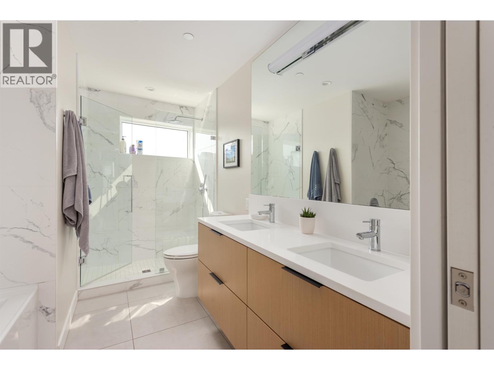 123 649 E 3RD STREET, North Vancouver