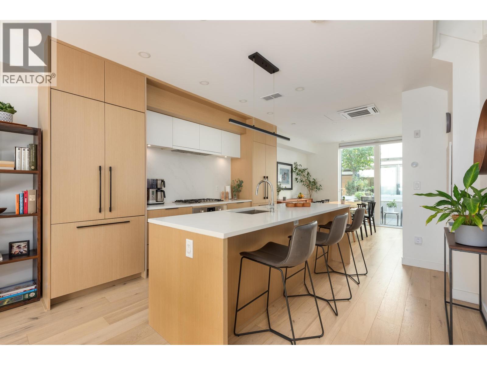123 649 E 3RD STREET, North Vancouver