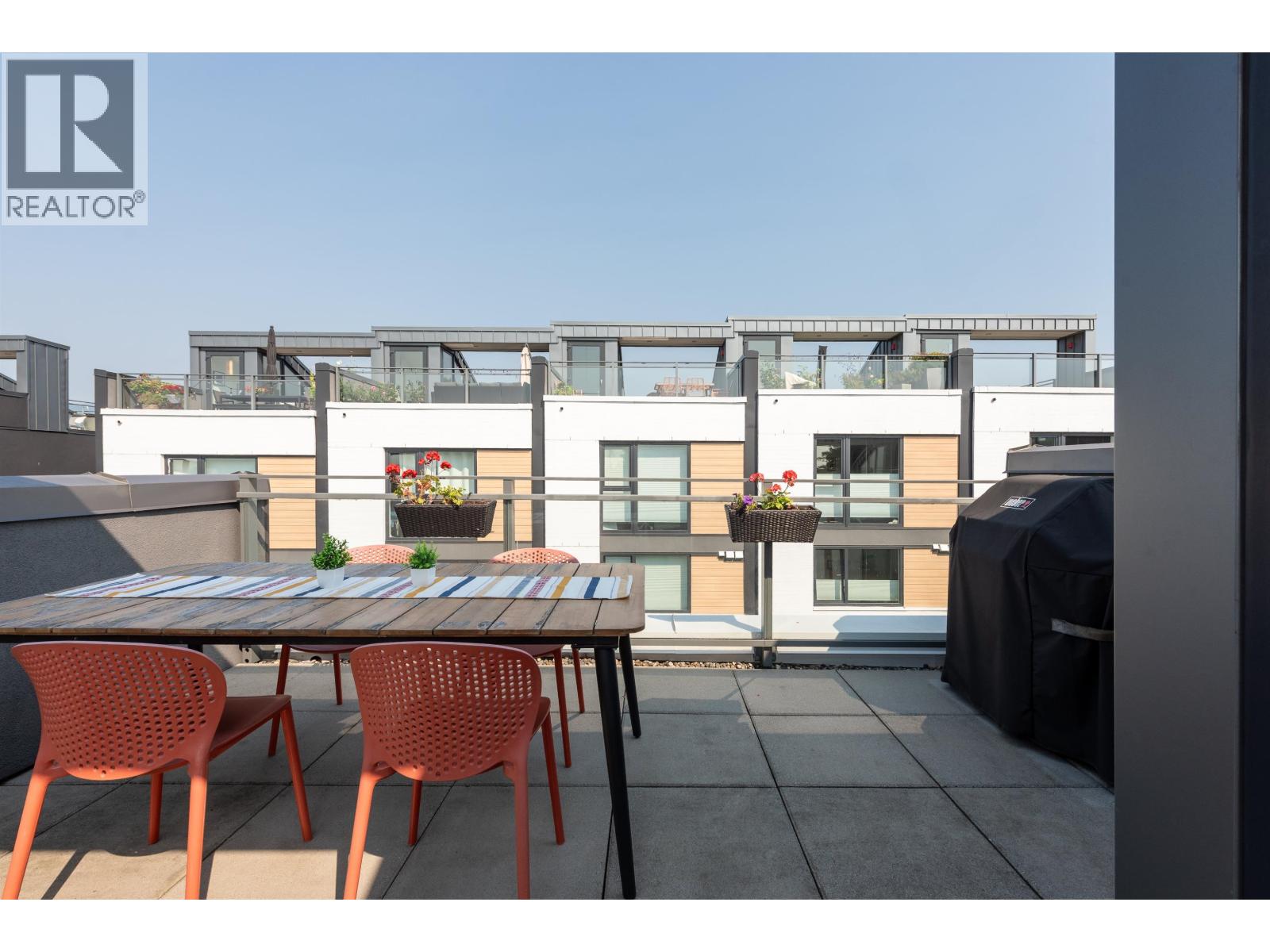 123 649 E 3RD STREET, North Vancouver