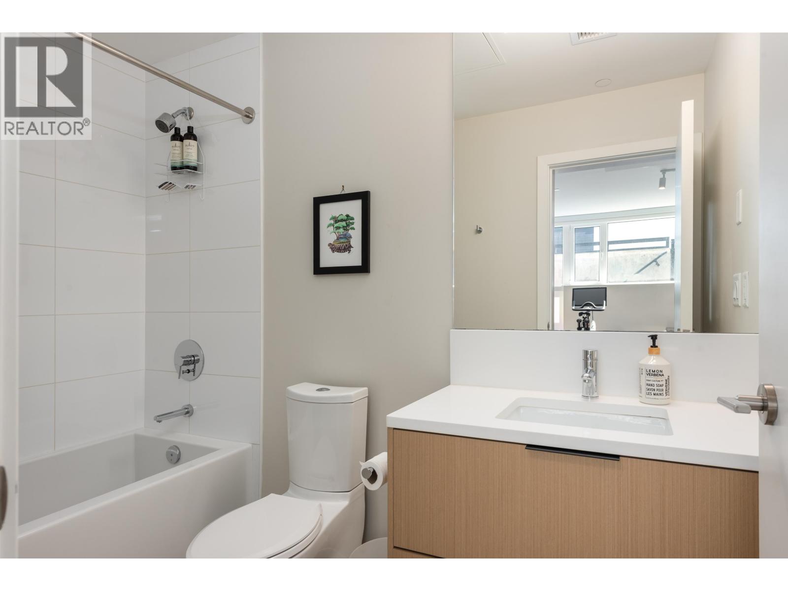 123 649 E 3RD STREET, North Vancouver