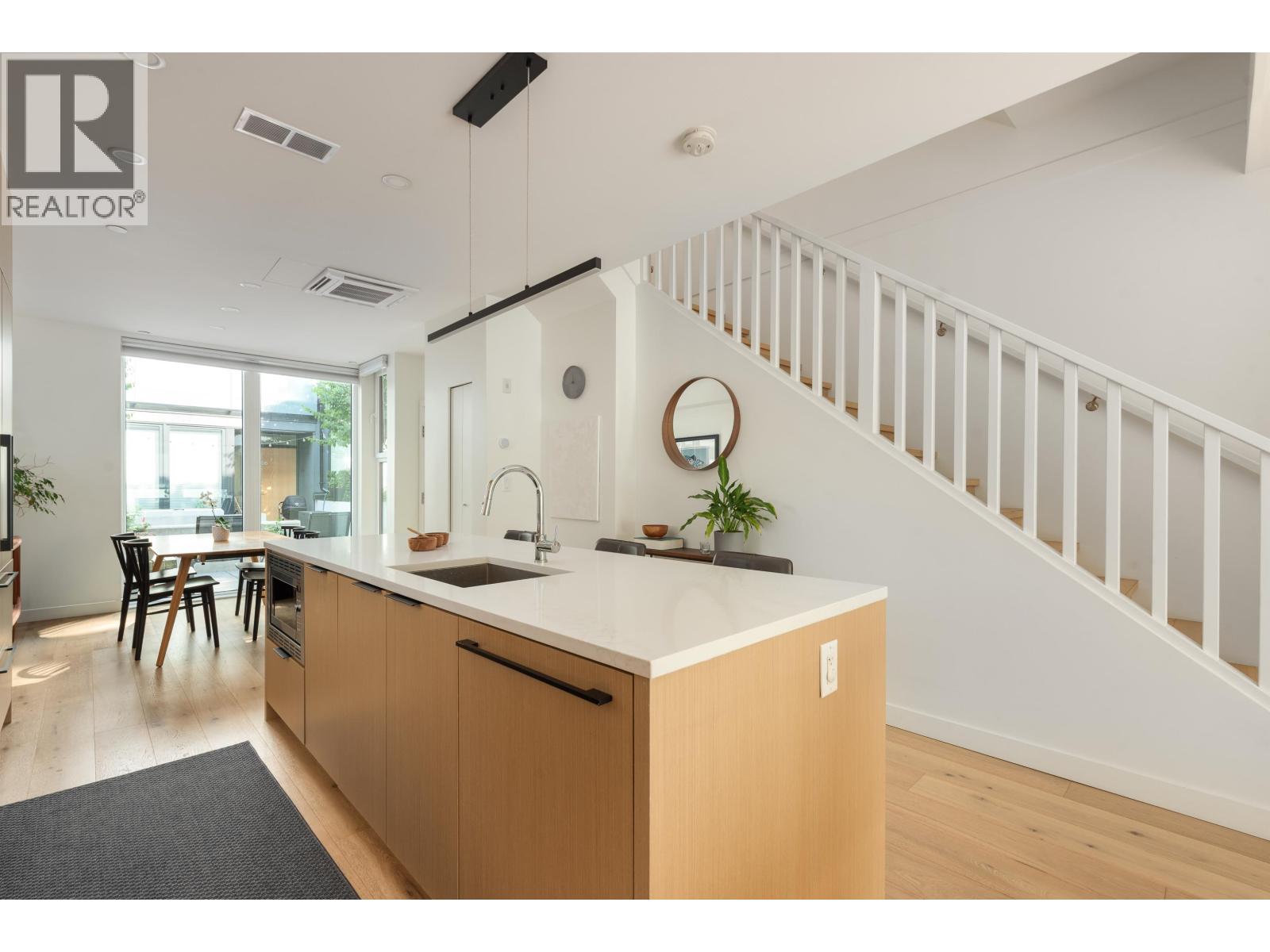 123 649 E 3RD STREET, North Vancouver