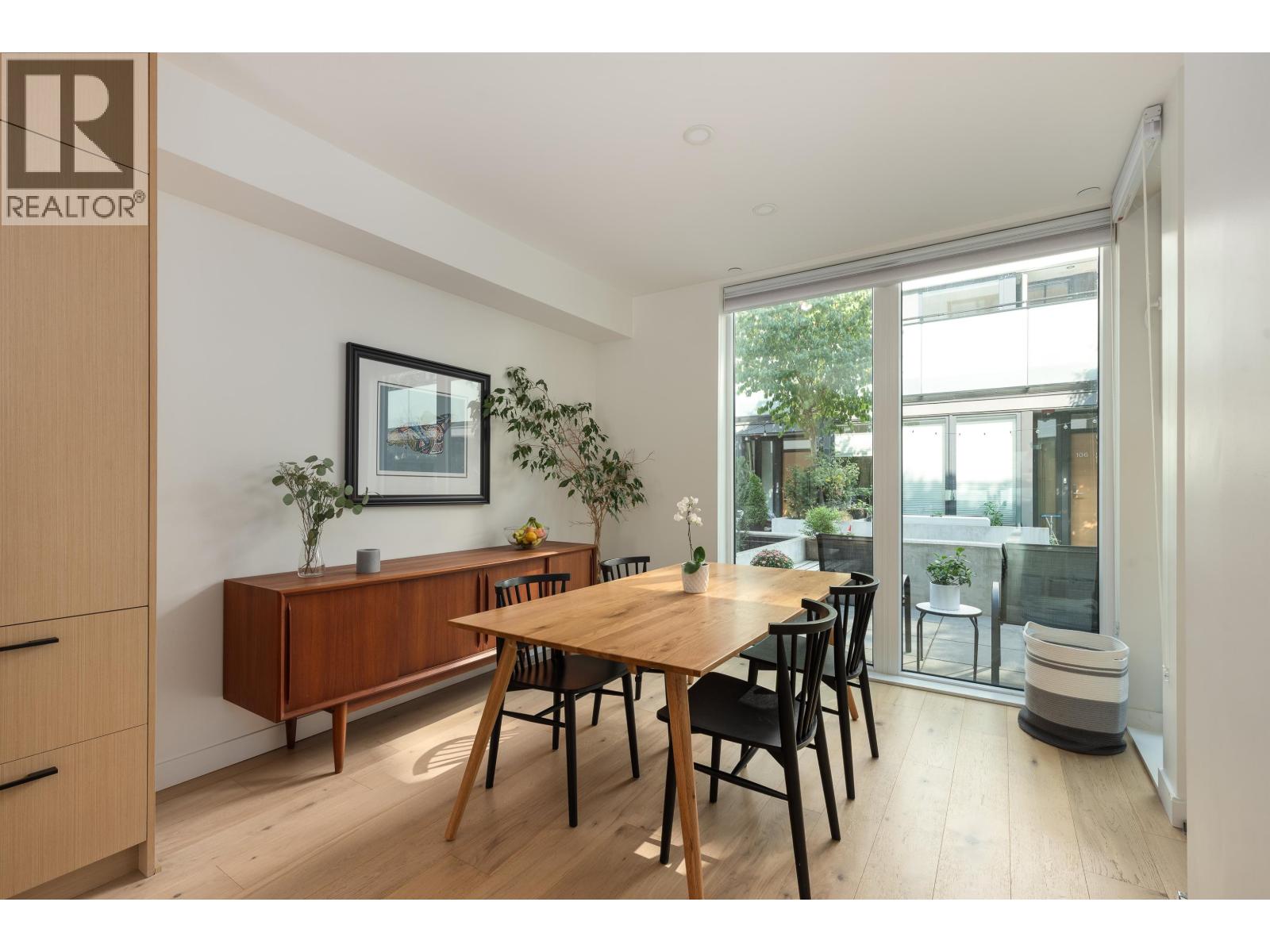 123 649 E 3RD STREET, North Vancouver