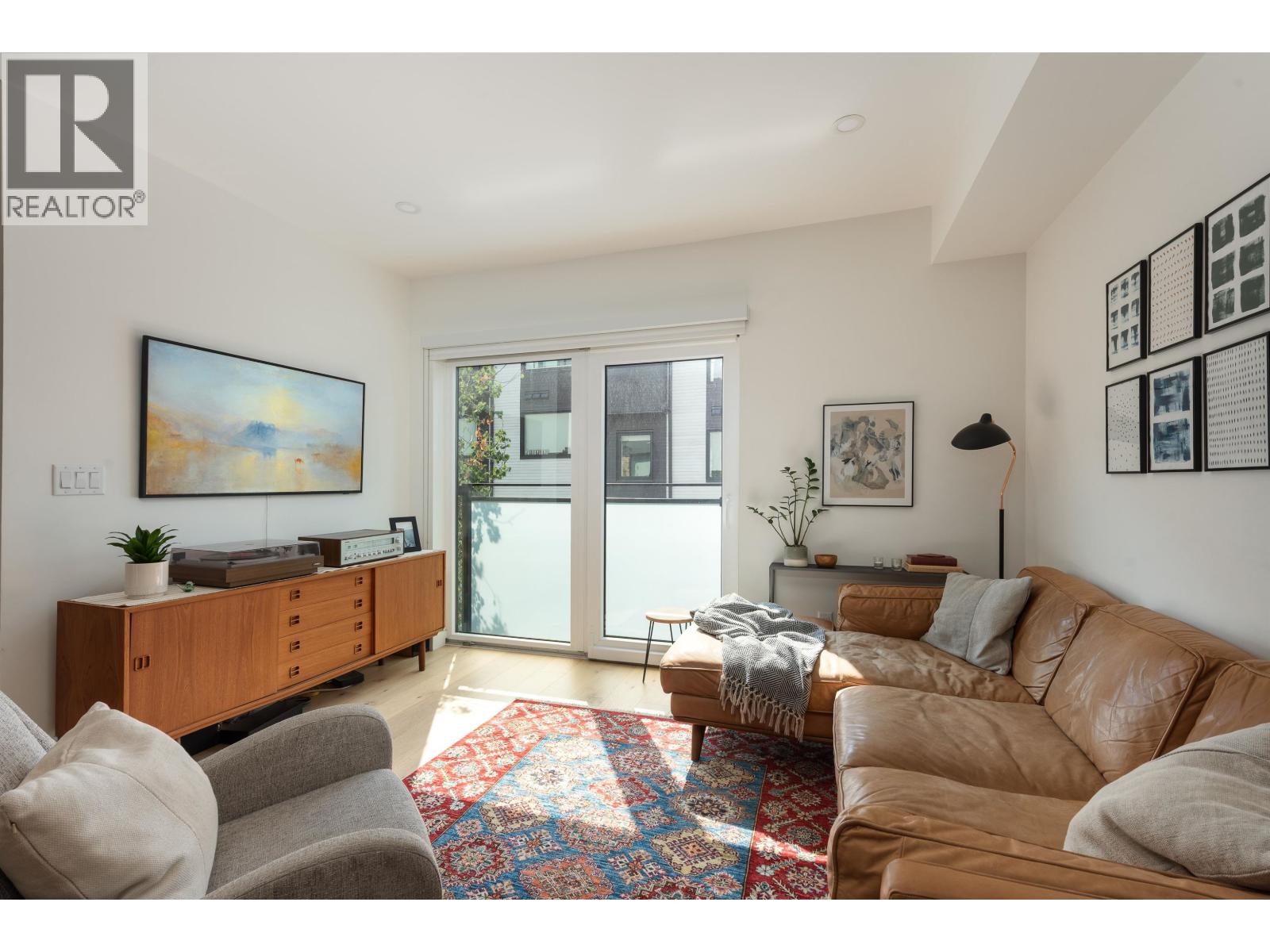 123 649 E 3RD STREET, North Vancouver