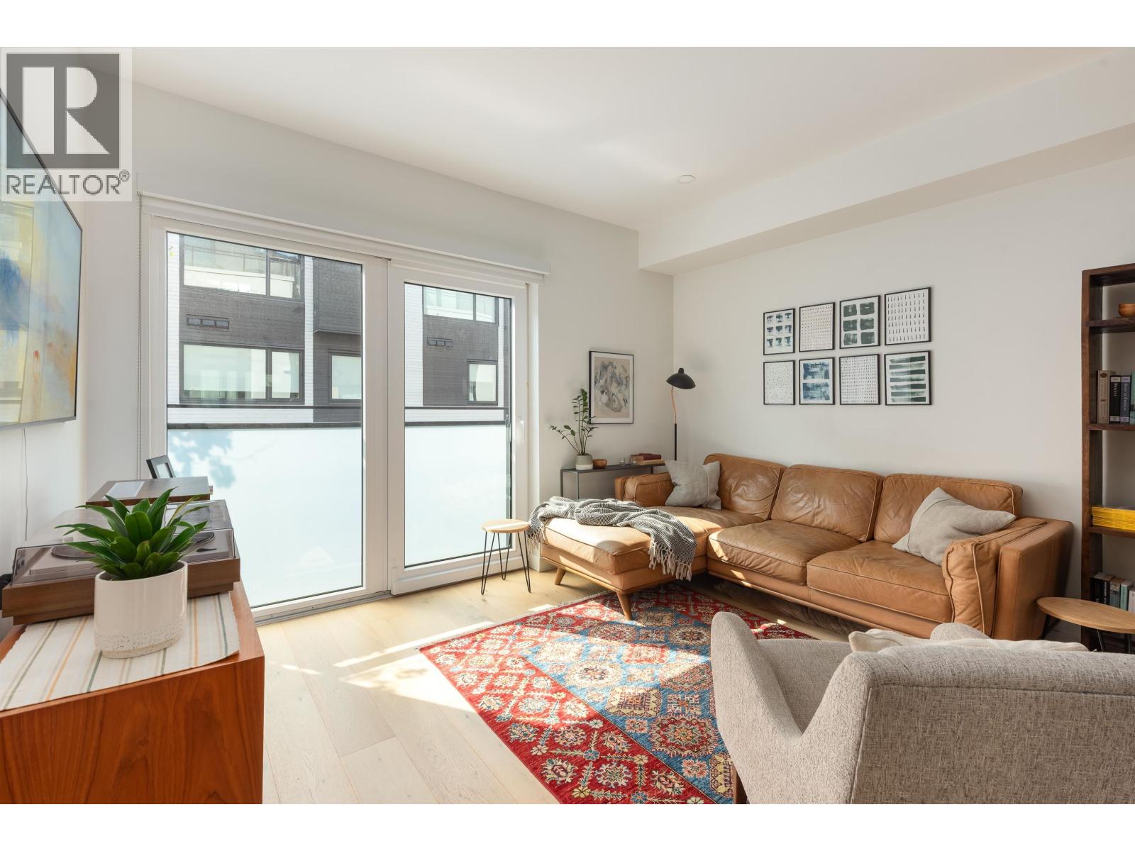 123 649 E 3RD STREET, North Vancouver