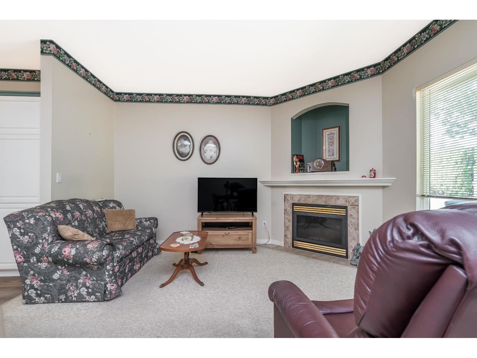 74 9025 216 STREET, Langley