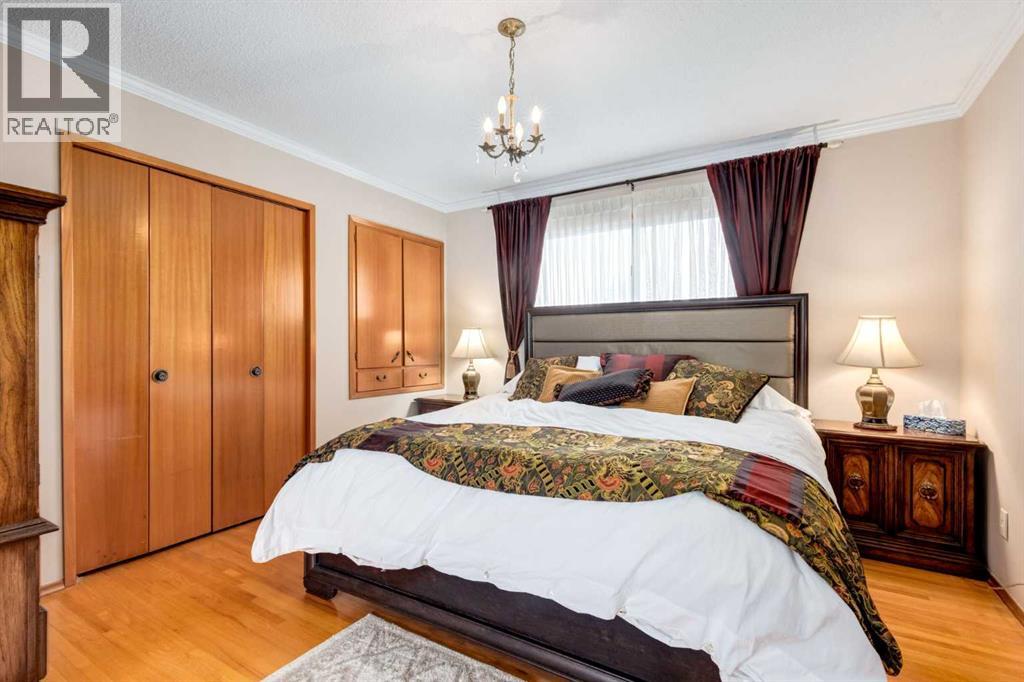 Single Family House Bi-level for Sale in  Middleton Drive NE Mayland Heights Calgary 