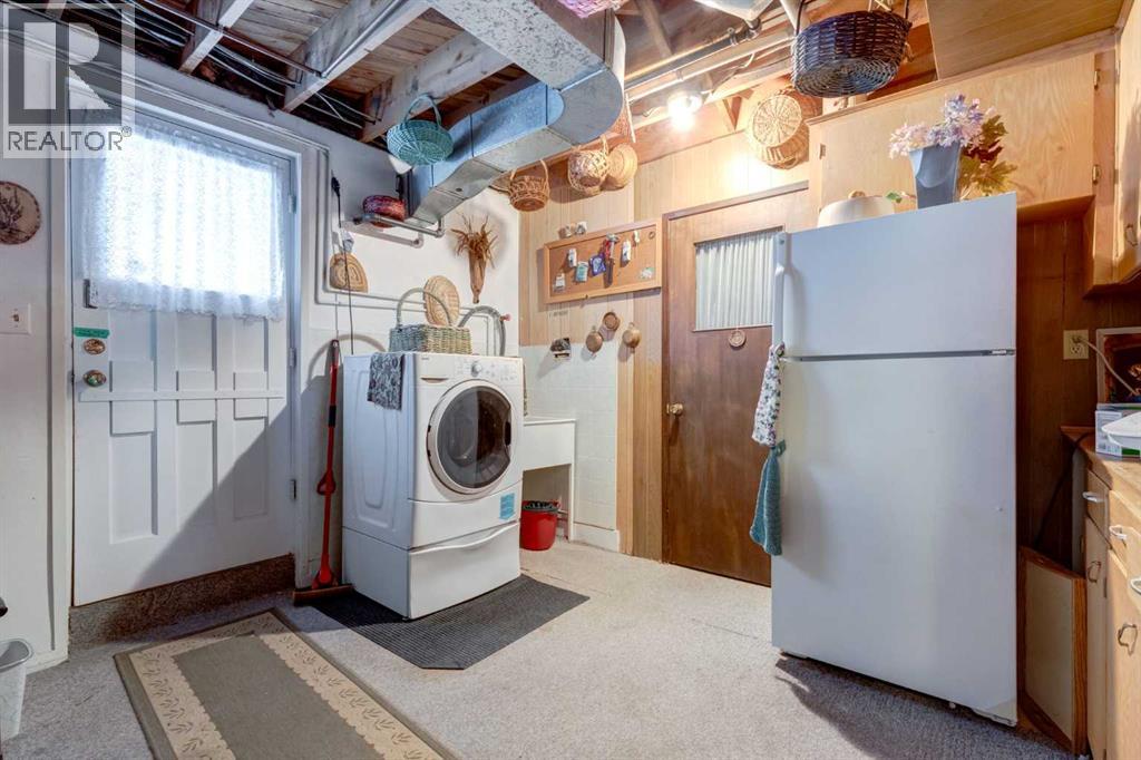 Single Family House Bi-level for Sale in  Middleton Drive NE Mayland Heights Calgary 