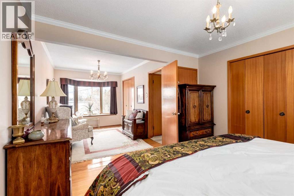 Single Family House Bi-level for Sale in  Middleton Drive NE Mayland Heights Calgary 