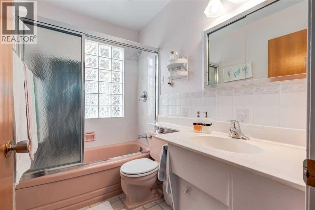 Single Family House Bi-level for Sale in  Middleton Drive NE Mayland Heights Calgary 