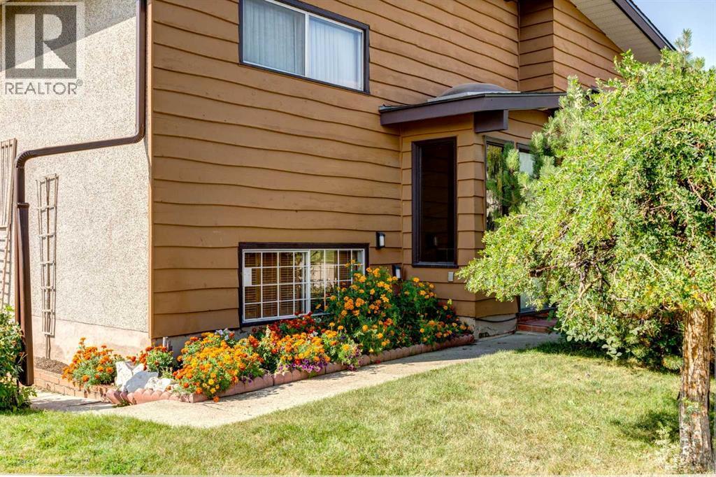 Single Family House Bi-level for Sale in  Middleton Drive NE Mayland Heights Calgary 