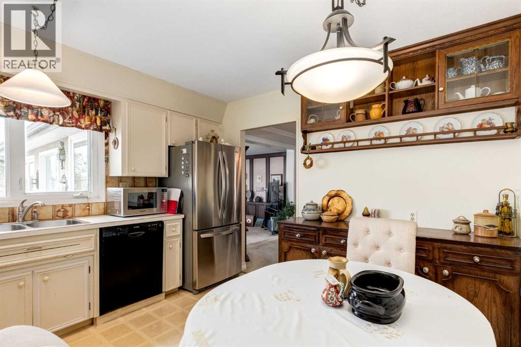 Single Family House Bi-level for Sale in  Middleton Drive NE Mayland Heights Calgary 