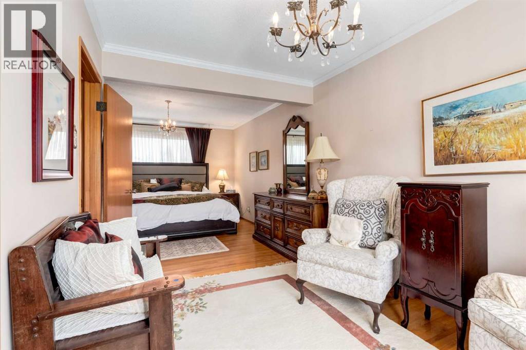 Single Family House Bi-level for Sale in  Middleton Drive NE Mayland Heights Calgary 