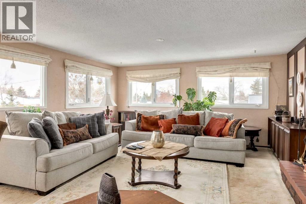 Single Family House Bi-level for Sale in  Middleton Drive NE Mayland Heights Calgary 