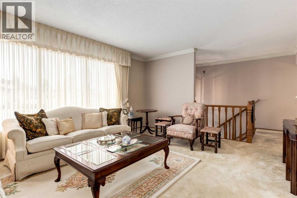 Single Family House Bi-level for Sale in  Middleton Drive NE Mayland Heights Calgary 