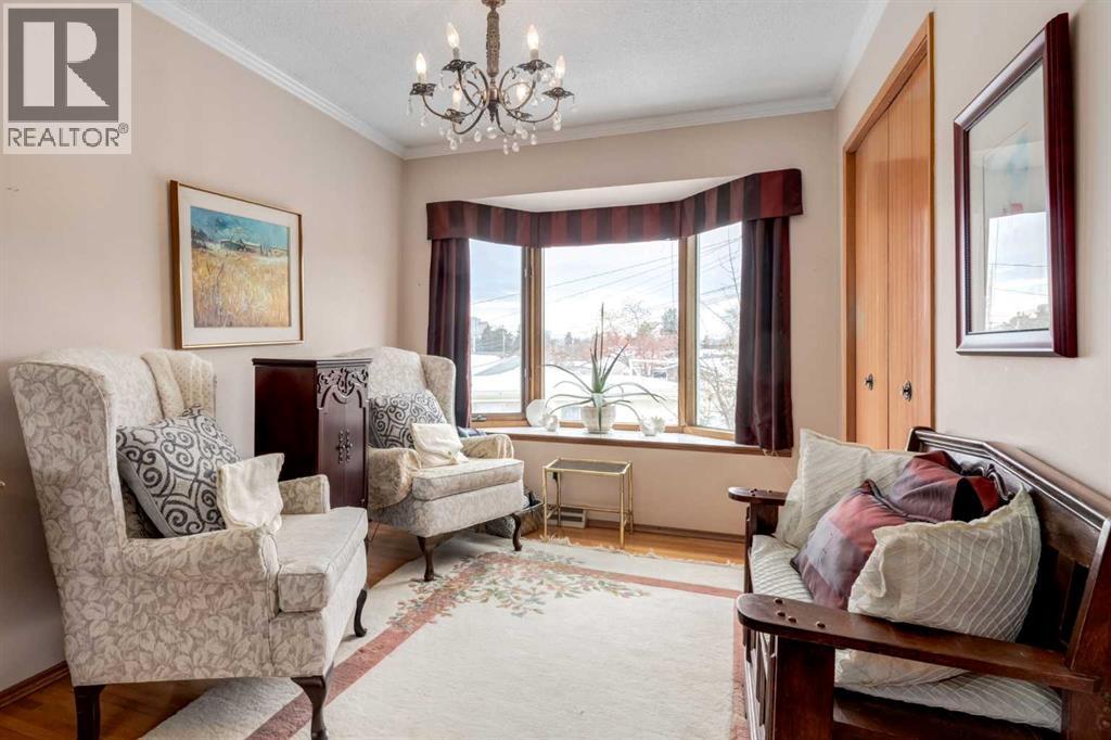 Single Family House Bi-level for Sale in  Middleton Drive NE Mayland Heights Calgary 