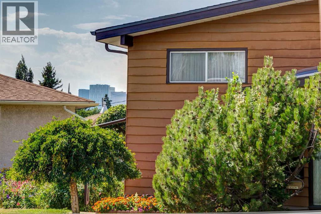 Single Family House Bi-level for Sale in  Middleton Drive NE Mayland Heights Calgary 