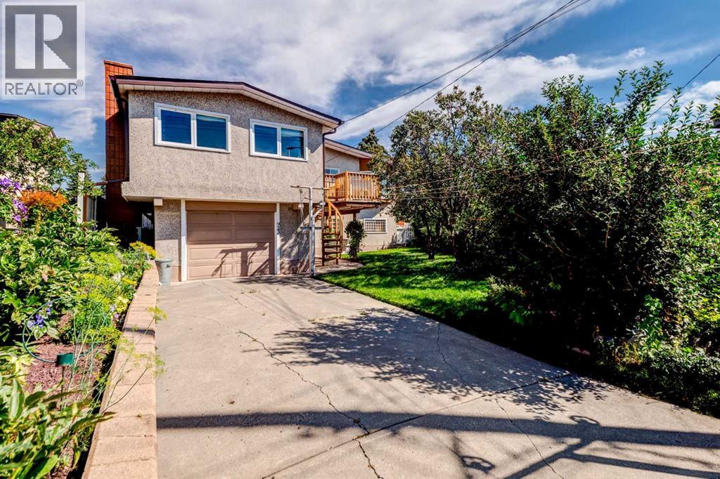 Single Family House Bi-level for Sale in  Middleton Drive NE Mayland Heights Calgary 