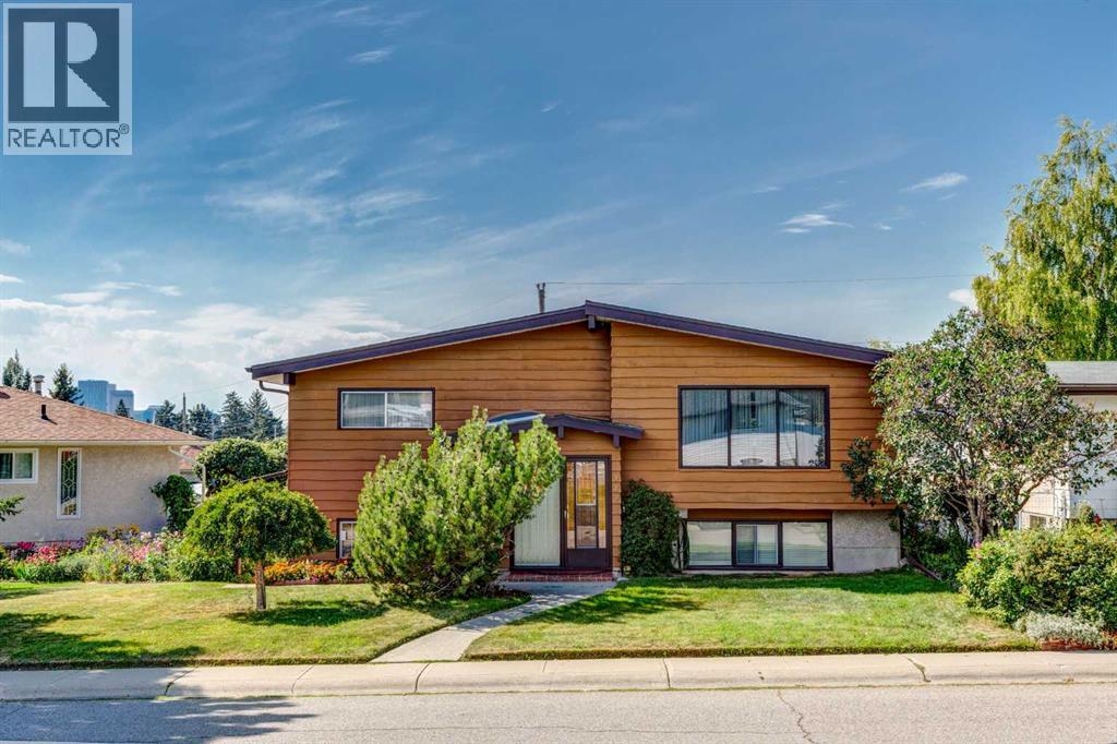 Single Family House Bi-level for Sale in  Middleton Drive NE Mayland Heights Calgary 