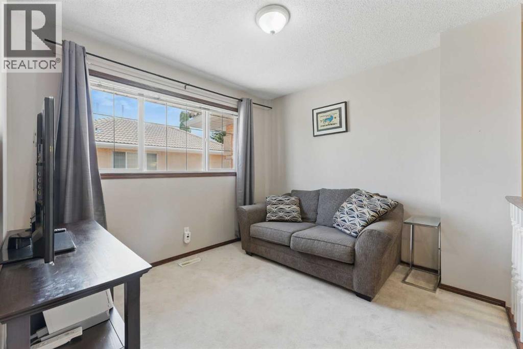 Single Family House for Sale in  Coral Cove NE Coral Springs Calgary 