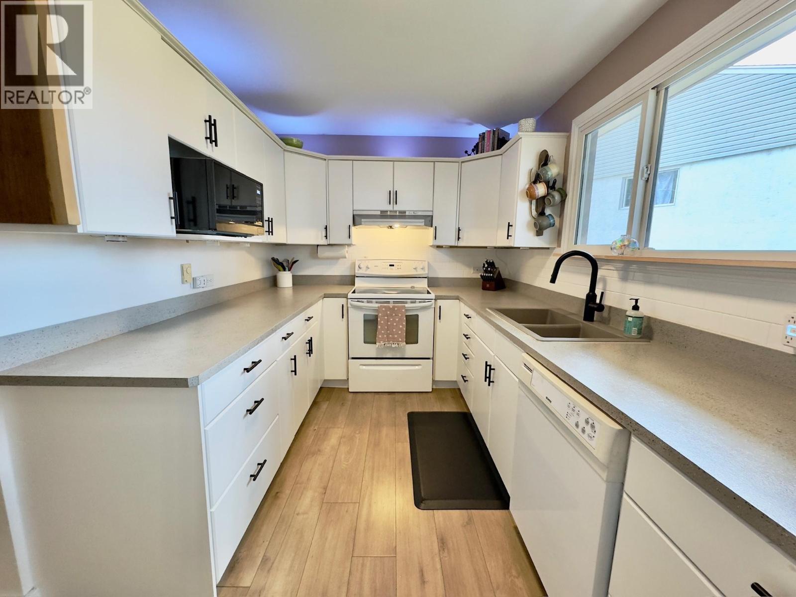 1150 MCPHERSON Place, Penticton