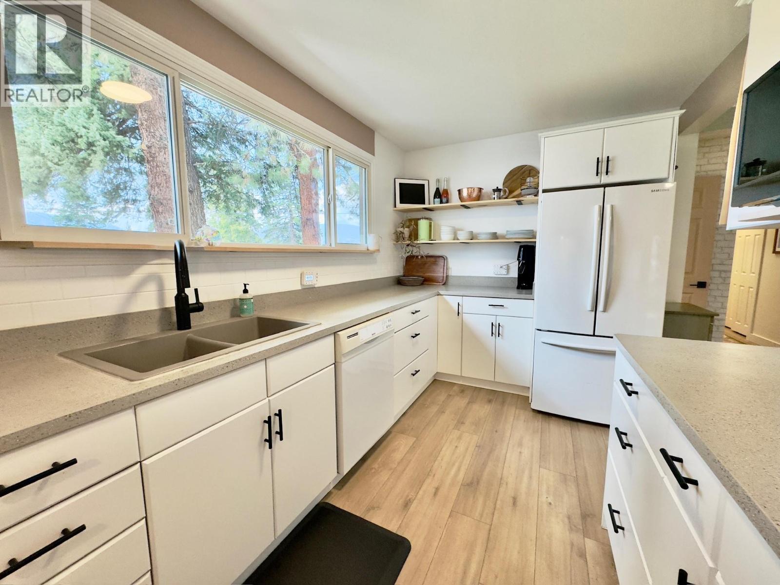 1150 MCPHERSON Place, Penticton