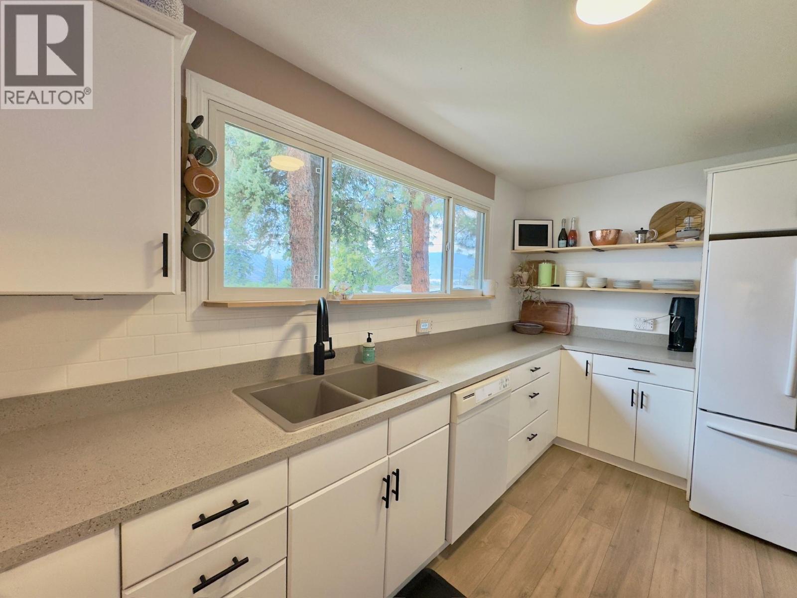1150 MCPHERSON Place, Penticton