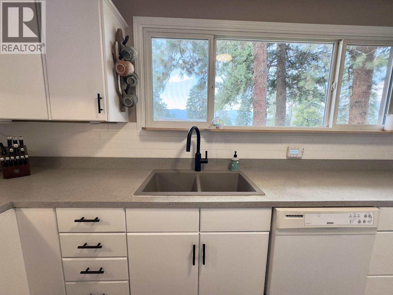 1150 MCPHERSON Place, Penticton