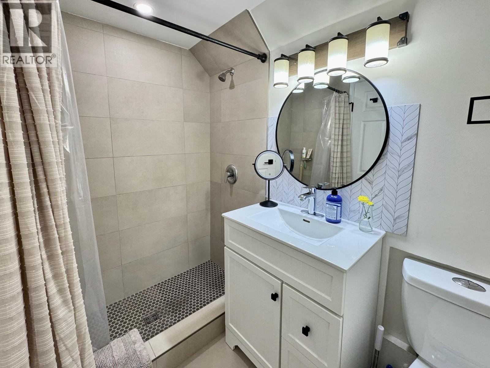 1150 MCPHERSON Place, Penticton