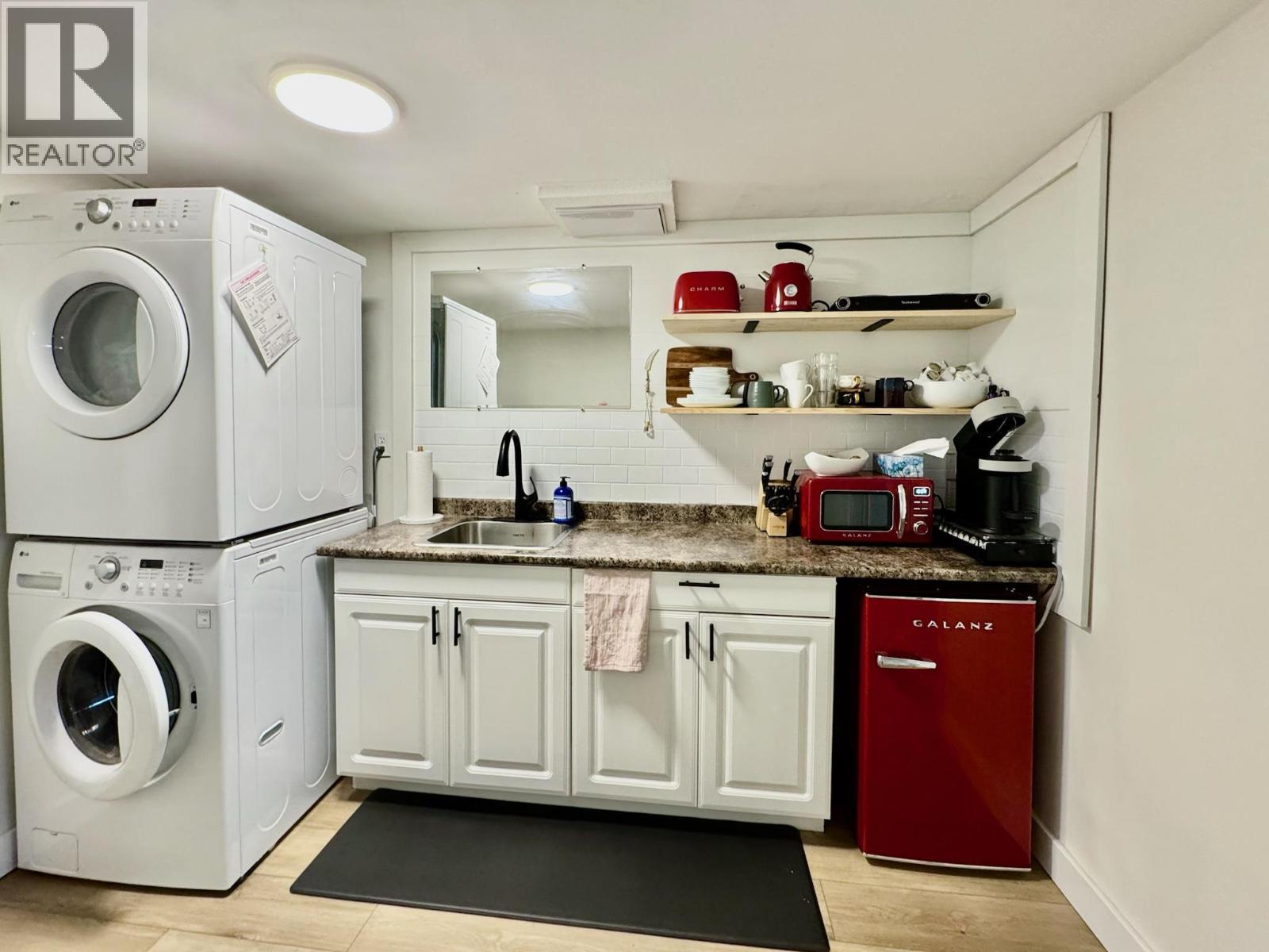 1150 MCPHERSON Place, Penticton