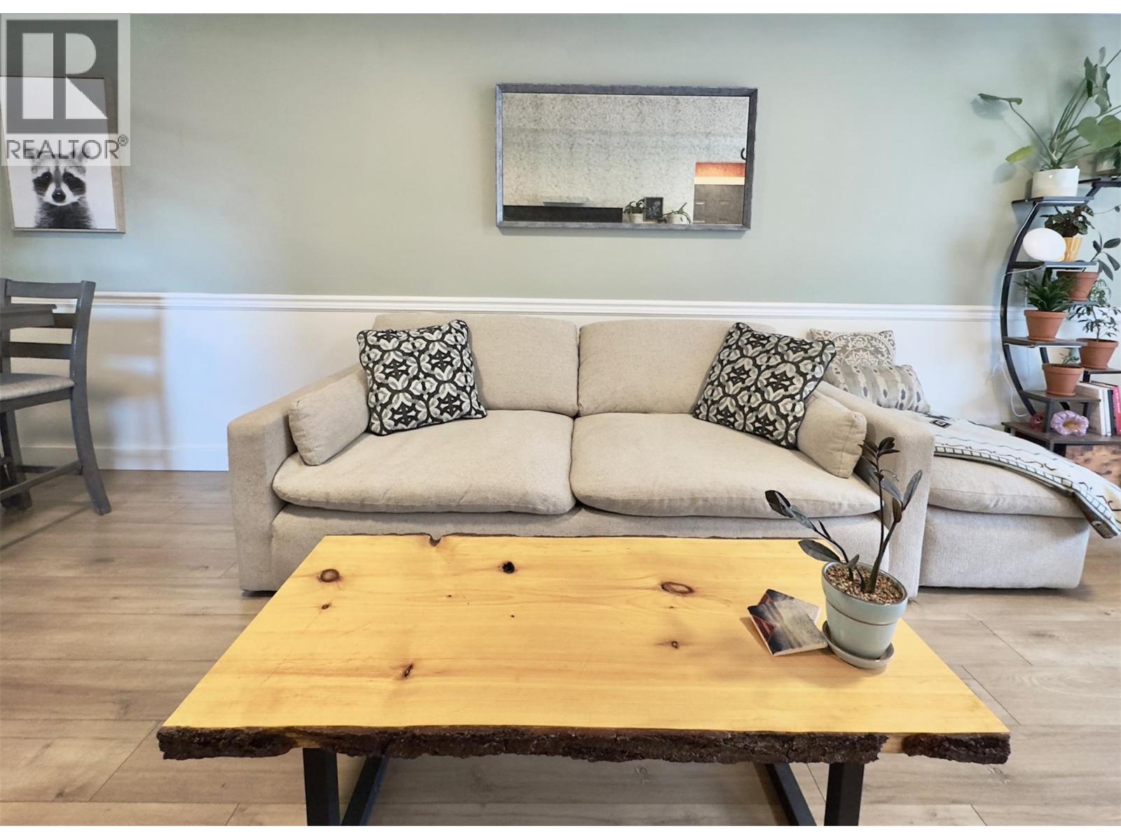1150 MCPHERSON Place, Penticton