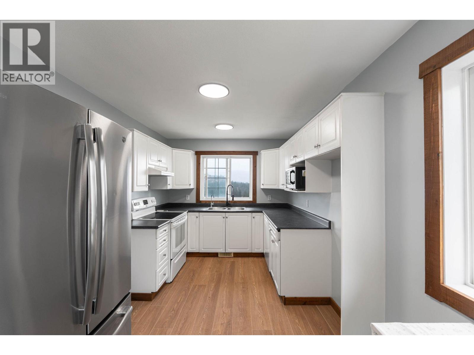  3052 Ensign Way, West Kelowna