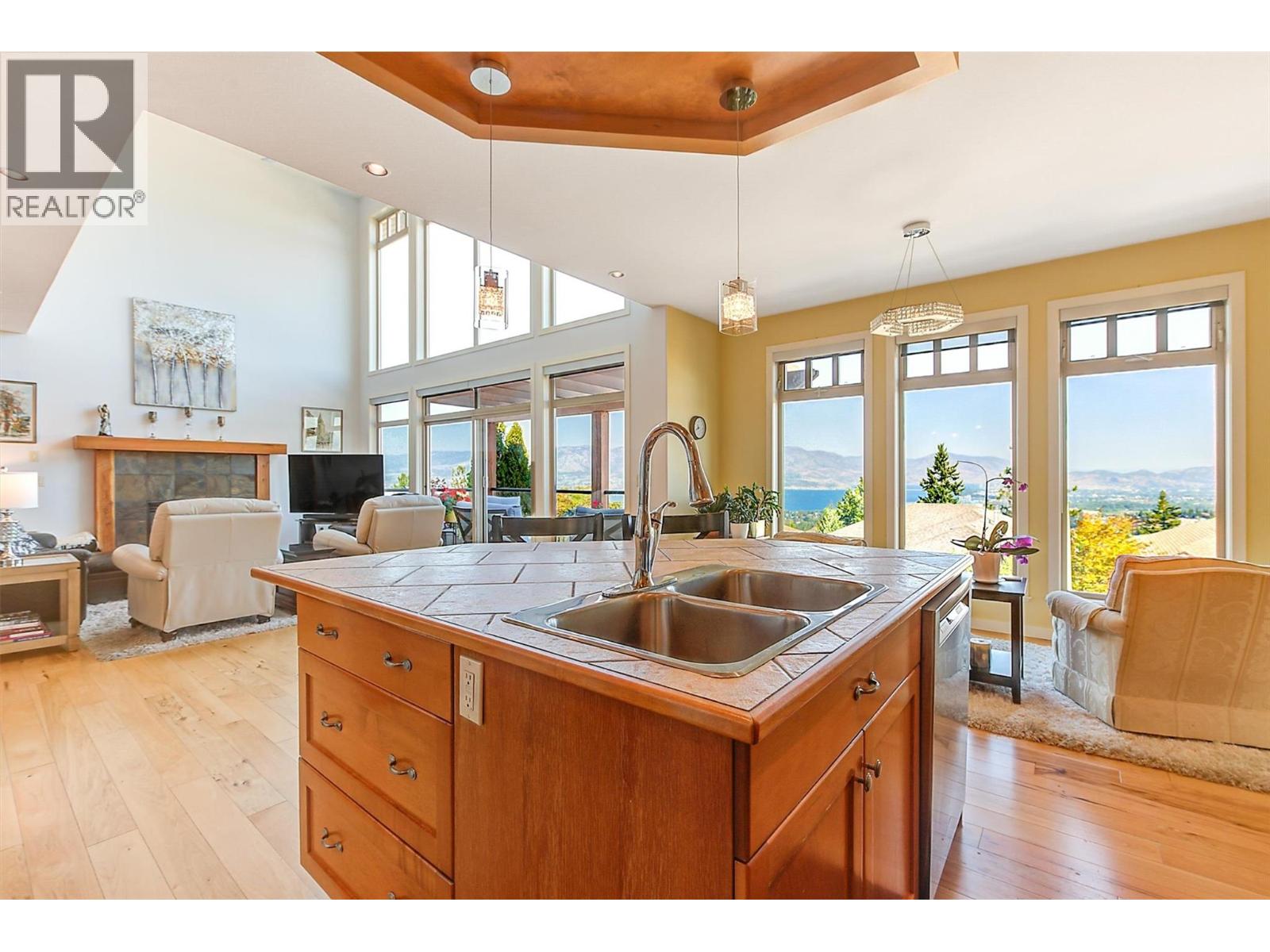  755 South Crest Drive, Kelowna