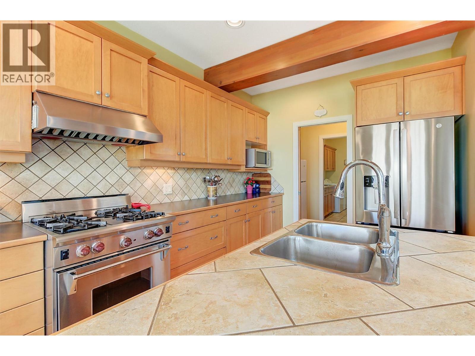  755 South Crest Drive, Kelowna
