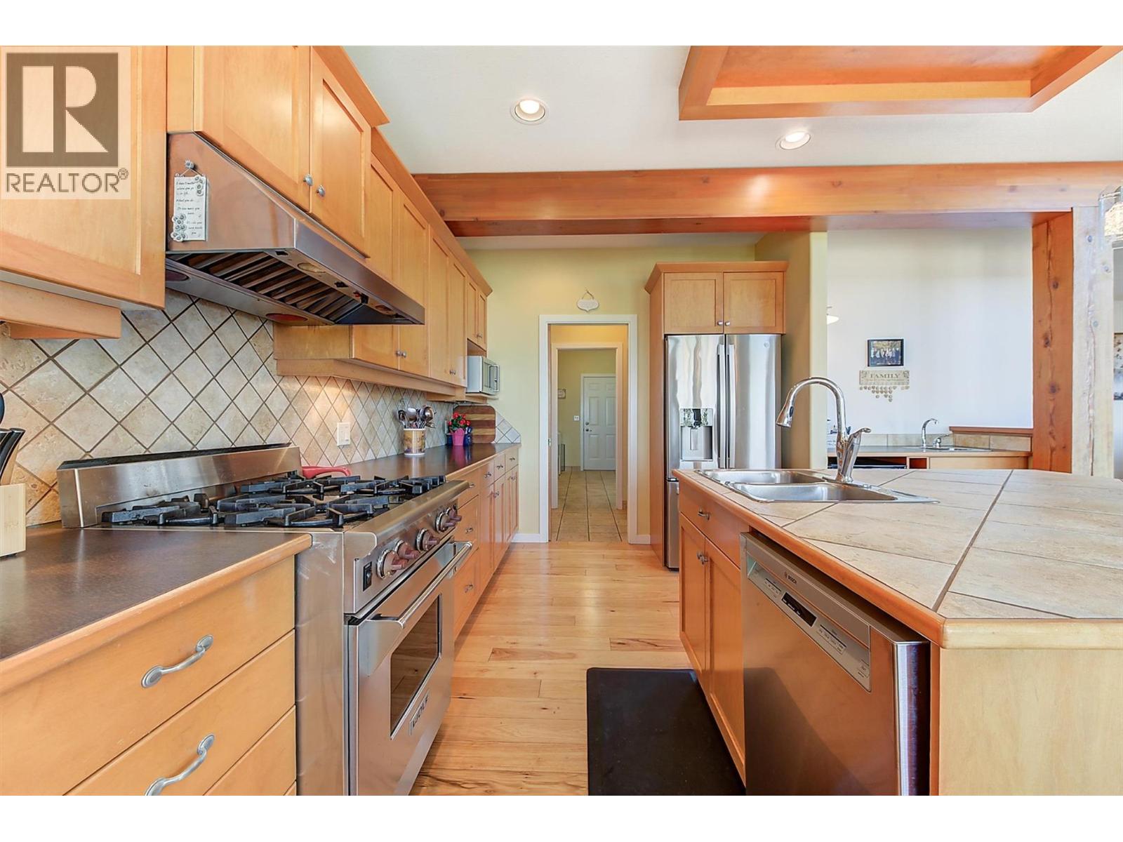  755 South Crest Drive, Kelowna