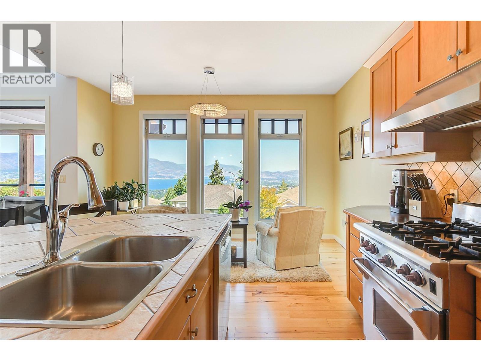  755 South Crest Drive, Kelowna