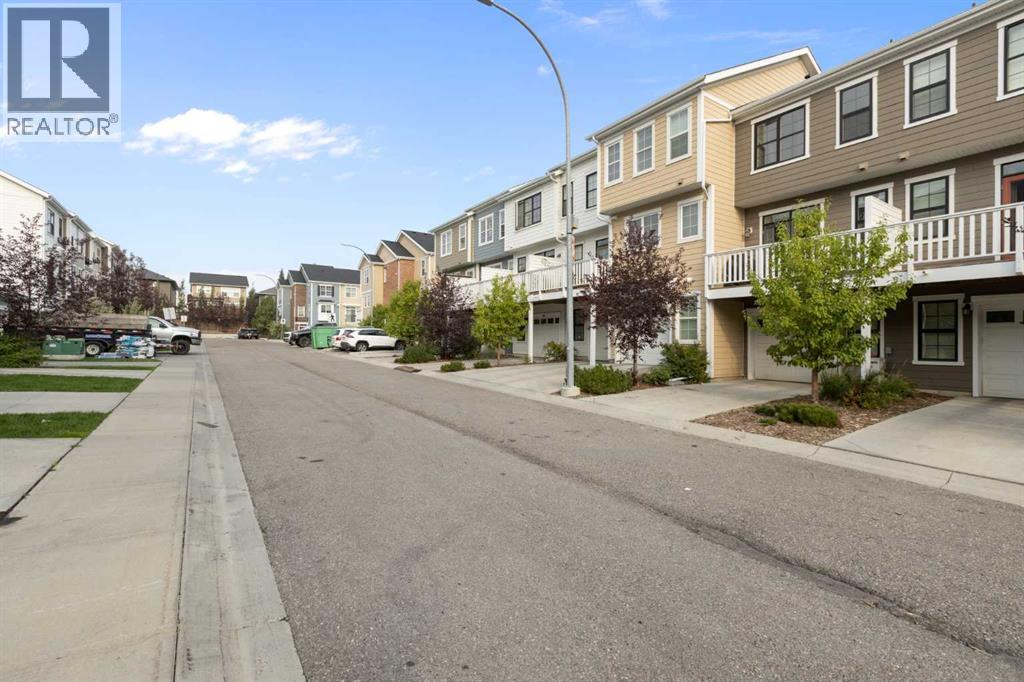Single Family House for Sale in  Sherwood Row NW Sherwood Calgary 