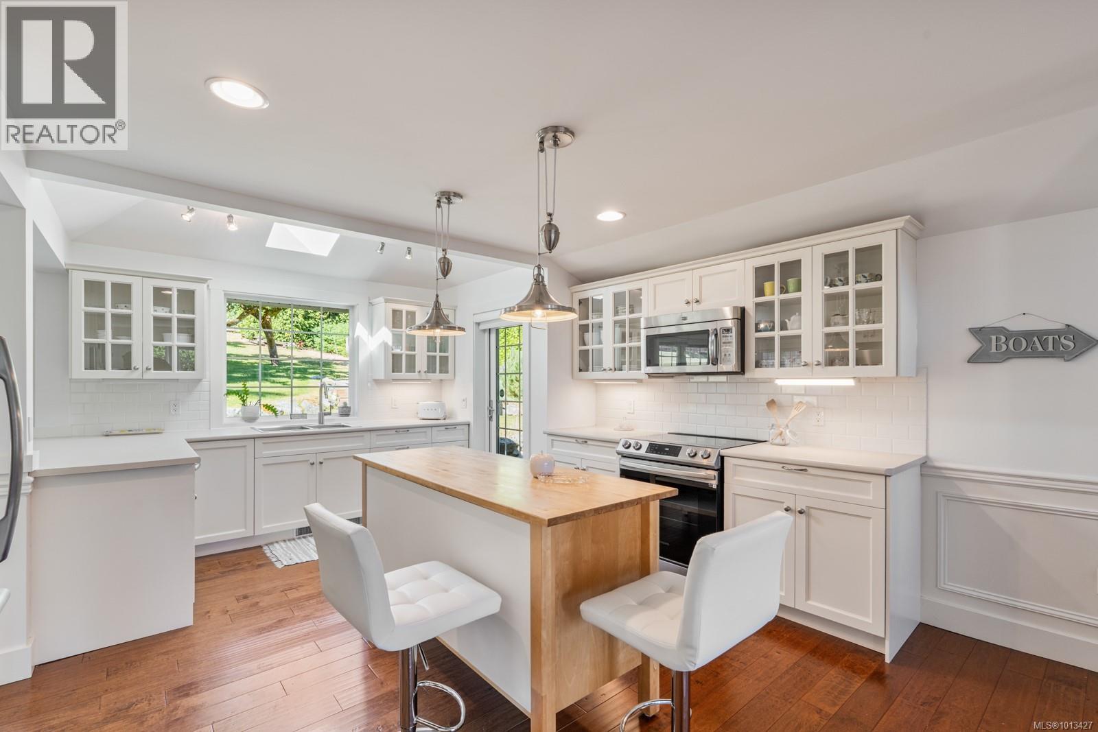 2618 Mill Bay Rd, Mill Bay