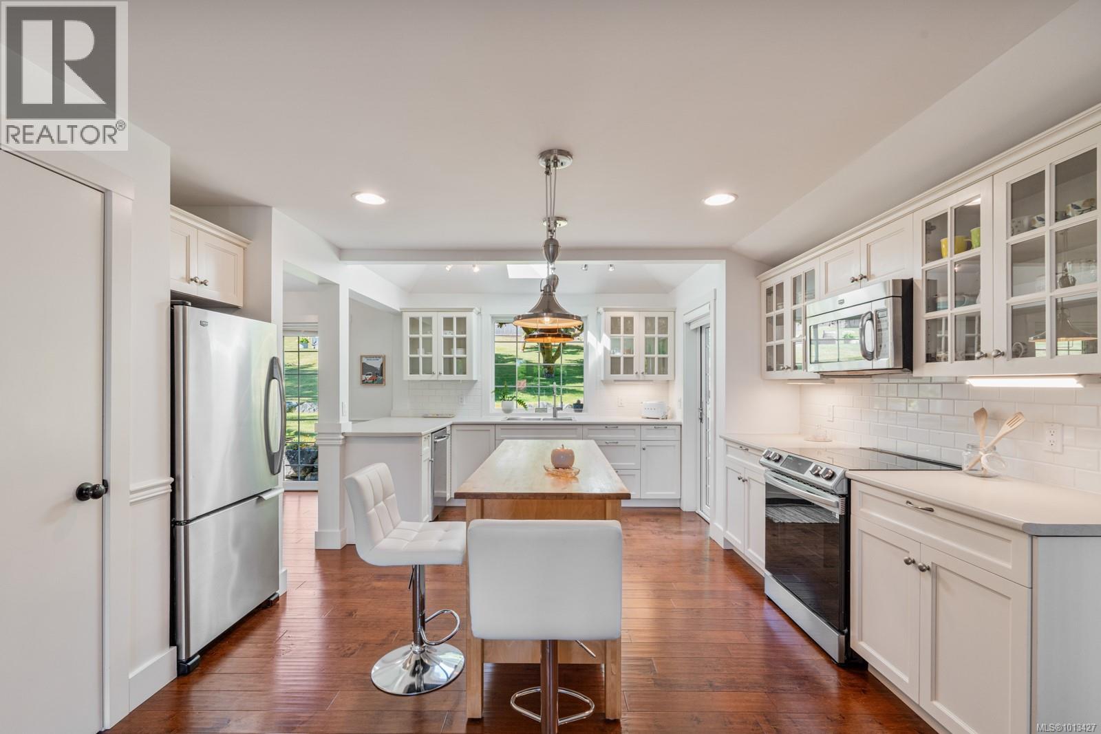 2618 Mill Bay Rd, Mill Bay