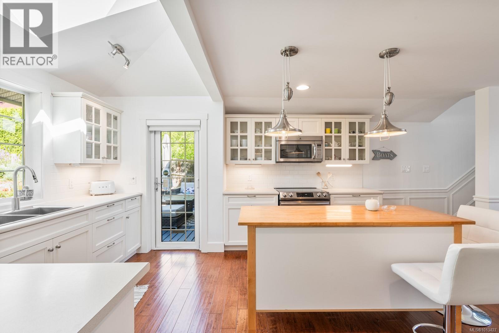 2618 Mill Bay Rd, Mill Bay