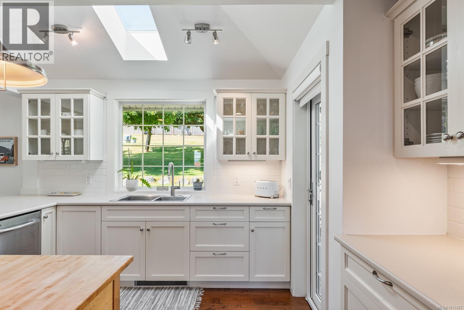 2618 Mill Bay Rd, Mill Bay