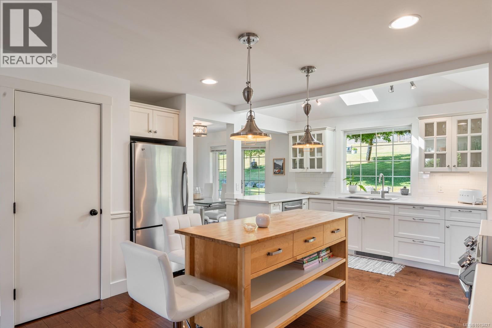 2618 Mill Bay Rd, Mill Bay