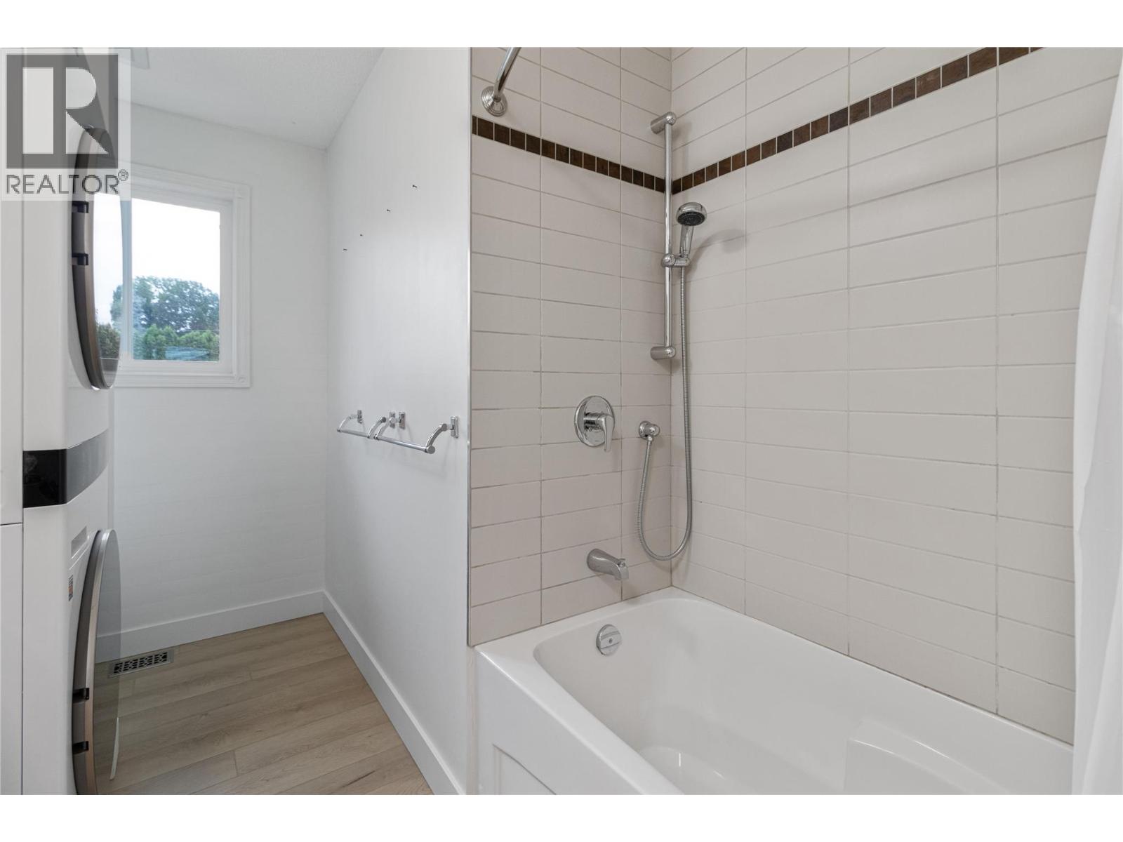  810 Westbrook Drive, West Kelowna
