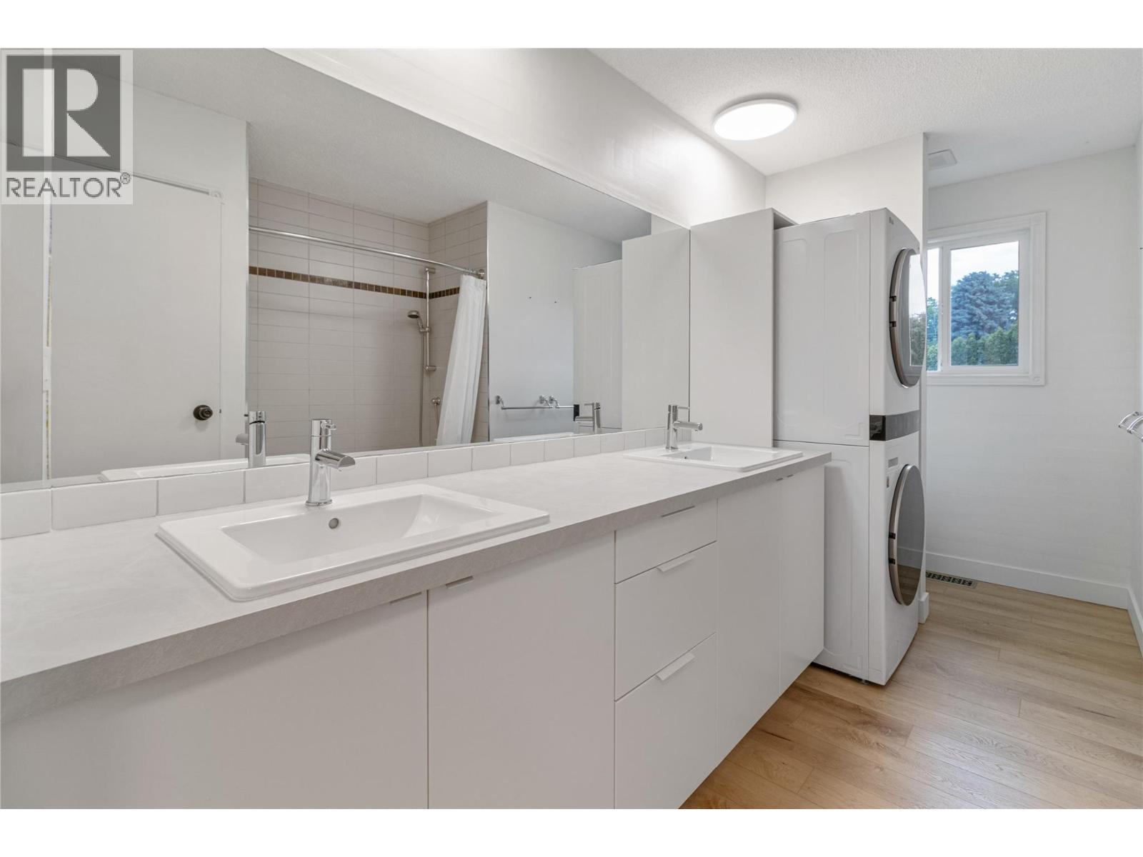  810 Westbrook Drive, West Kelowna