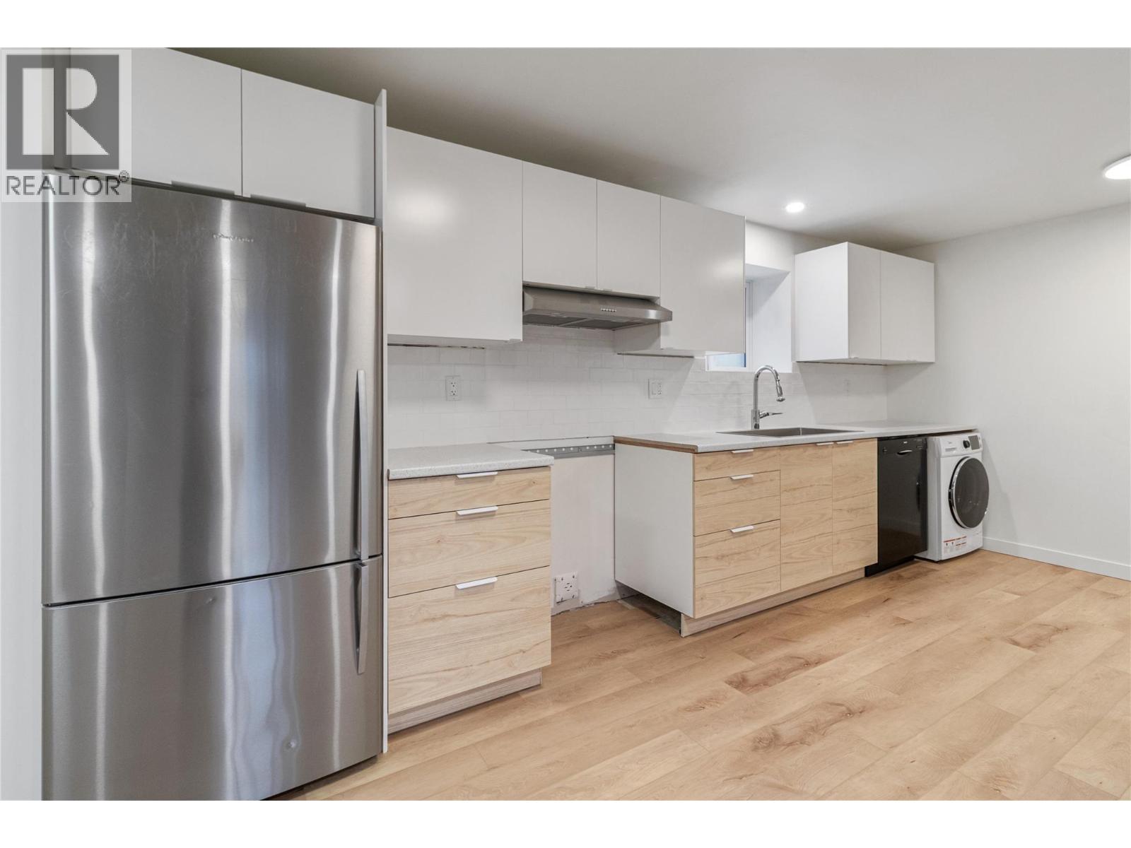  810 Westbrook Drive, West Kelowna
