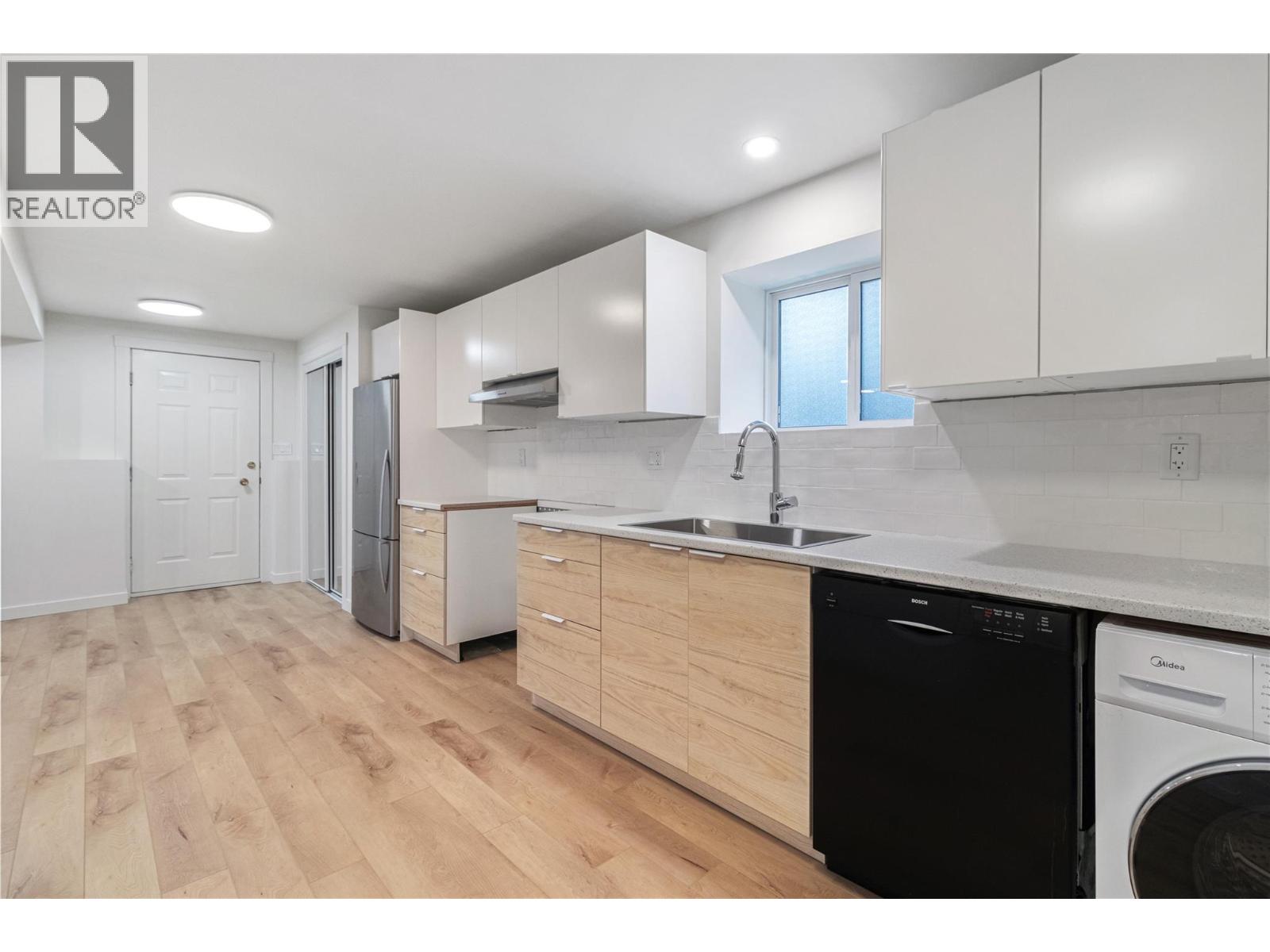  810 Westbrook Drive, West Kelowna